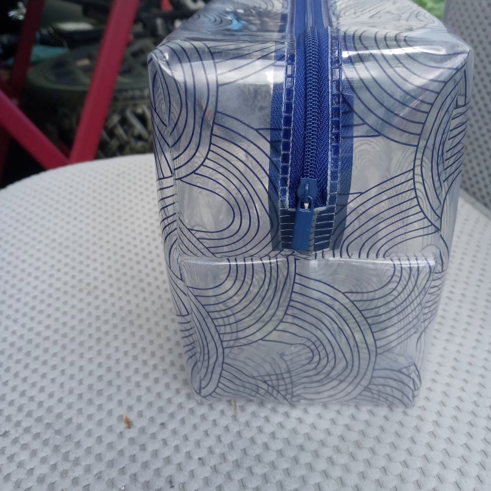 Transparent Zipper Pouch - Picture 5 of 9